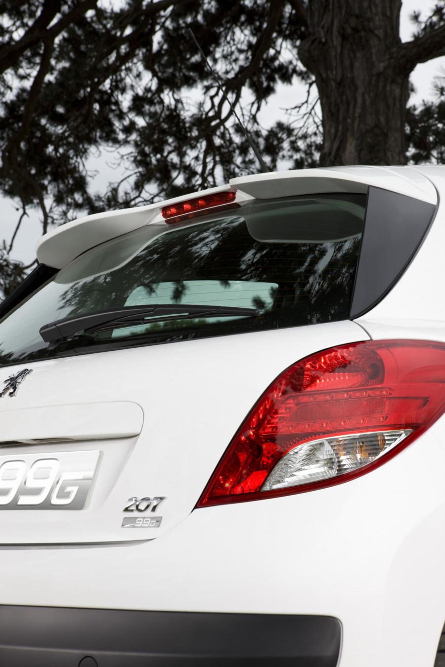  Peugeot 207 5-Door 2010 года  (фото 9 из 32)
